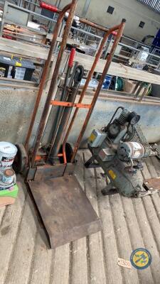 Hydraulic working trolley