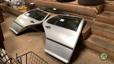 2 x back doors for VW Golf