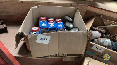 Box lot of lights & plugs