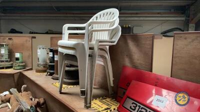 4 x plastic garden chairs