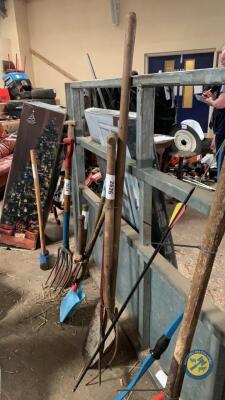 Graipe, shovel, clippers
