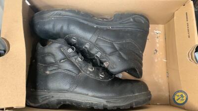 Black safety boots size 8