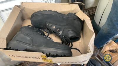 Black safety boots size 6