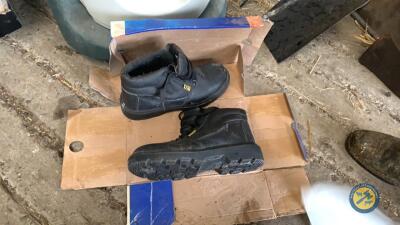 Black safety boots size 8