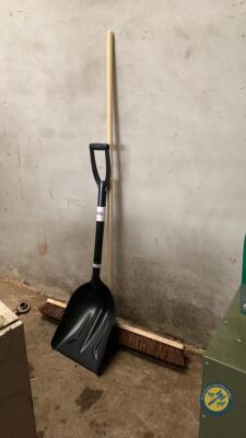Brush & shovel