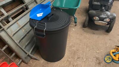 Meal bin & 2 scoops