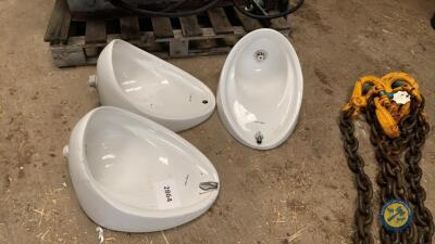 3 x urinals