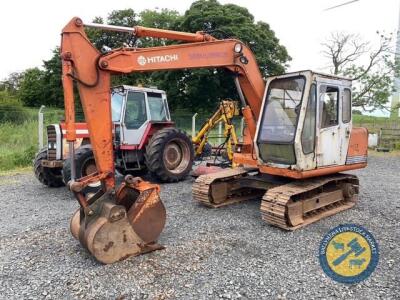 Hitachi Digger EX60-1 complete with 2 buckets, tracks worn otherwise good order for age