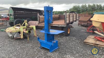 Tusk log splitter hydraulic with heavy ran & extra wide table