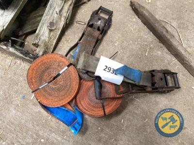 2 x ratchet straps