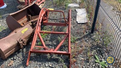 Quickie front end loader with graip & bucket brackets to fit David Brown 880