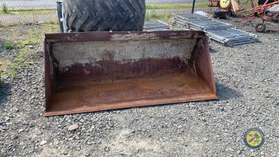 8ft bucket with JCB loader brackets