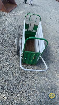 CAF-Cart with head lock gate