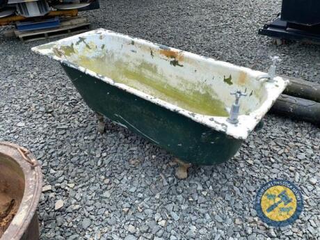 Steel bath cast iron with legs