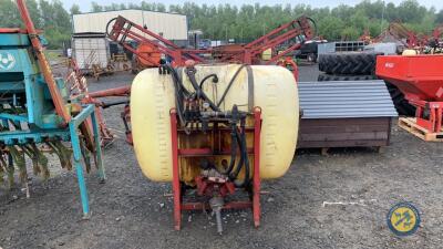 Hardi sprayer 850L with shaft