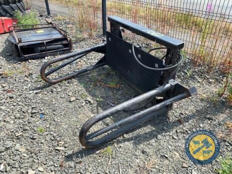 Black soft hands bale lifter