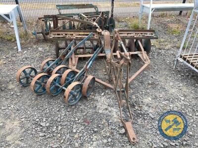 Double disc trail harrow with travel wheels