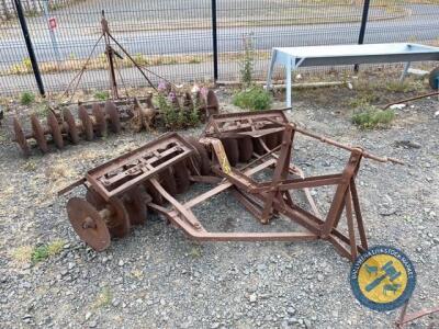 Double disc trail harrow