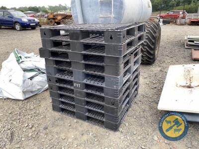 10 x black plastic pallets