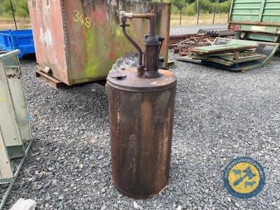 Waste oil tank with hand pump