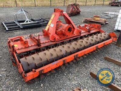 Kuhn HR 3002 power harrow, levelling board and packer roller with scrappers, pto