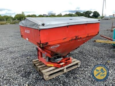 Kuhn MDS 735 M fertiliser sower with shaft