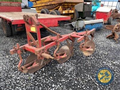 3 furrow plough complete with discs