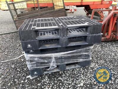 6 x plastic euro pallets