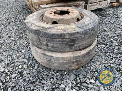 2 x lorry rims & tyres 10 stud 215-75-17.5 Michelin tyres