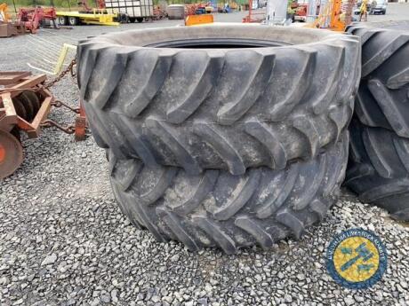 2 x 650-65-38 Michelin tyres