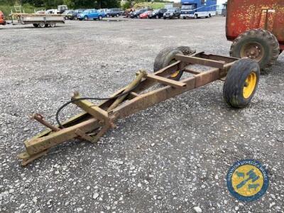 Trailer axle with wheels