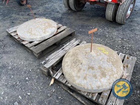 2 x concrete 3ft round pillar tops with stone sides