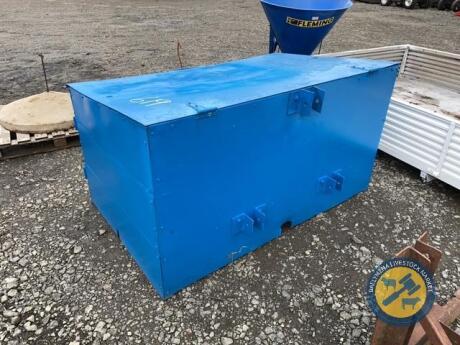 Transport box for 3 point linkage