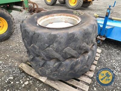 2 x Goodyear tyres on rims 14.9024