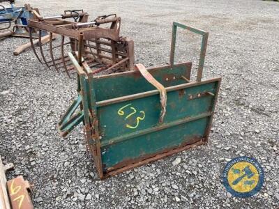 Calf dehorning crate