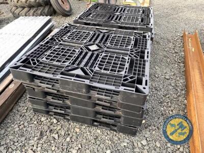 10 x plastic euro pallets