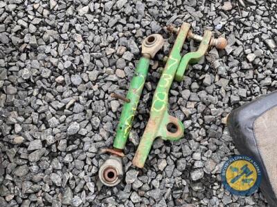 JD 64205 drawbar and top link