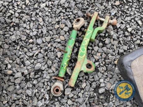 JD 64205 drawbar and top link