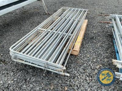 8x8ft sheep hurdles with pins rond section