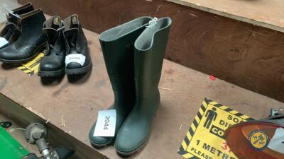 Pair wellies size 10