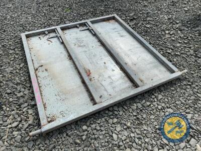 5ft galvanised sheeted door