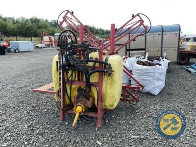 800L Hardi crop sprayer with shaft