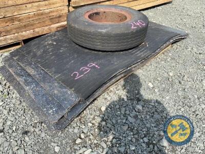 7 x rubber mats various sizes