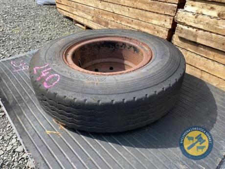 Tyre & rim 10.00 R20