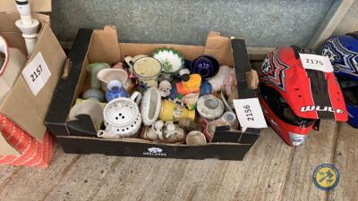 Box lot of ornaments