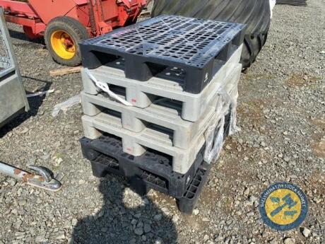 6 x euro black plastic pallets