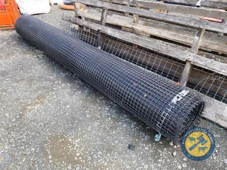 Roll of plastic heavy duty mesh 13ft wide never used