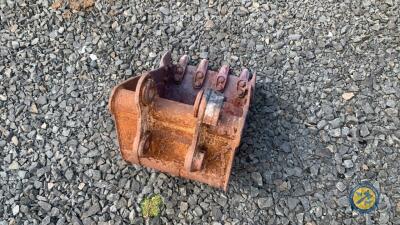 Approx 2ft digger bucket