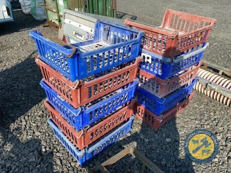 10 x plastic stackable crates