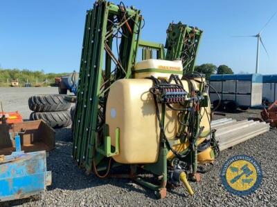 Amazone UF1200 sprayer 24m booms half a shaft, control box working